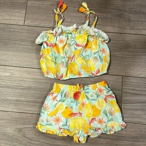Toddler Girls 4T short set 🩷😊